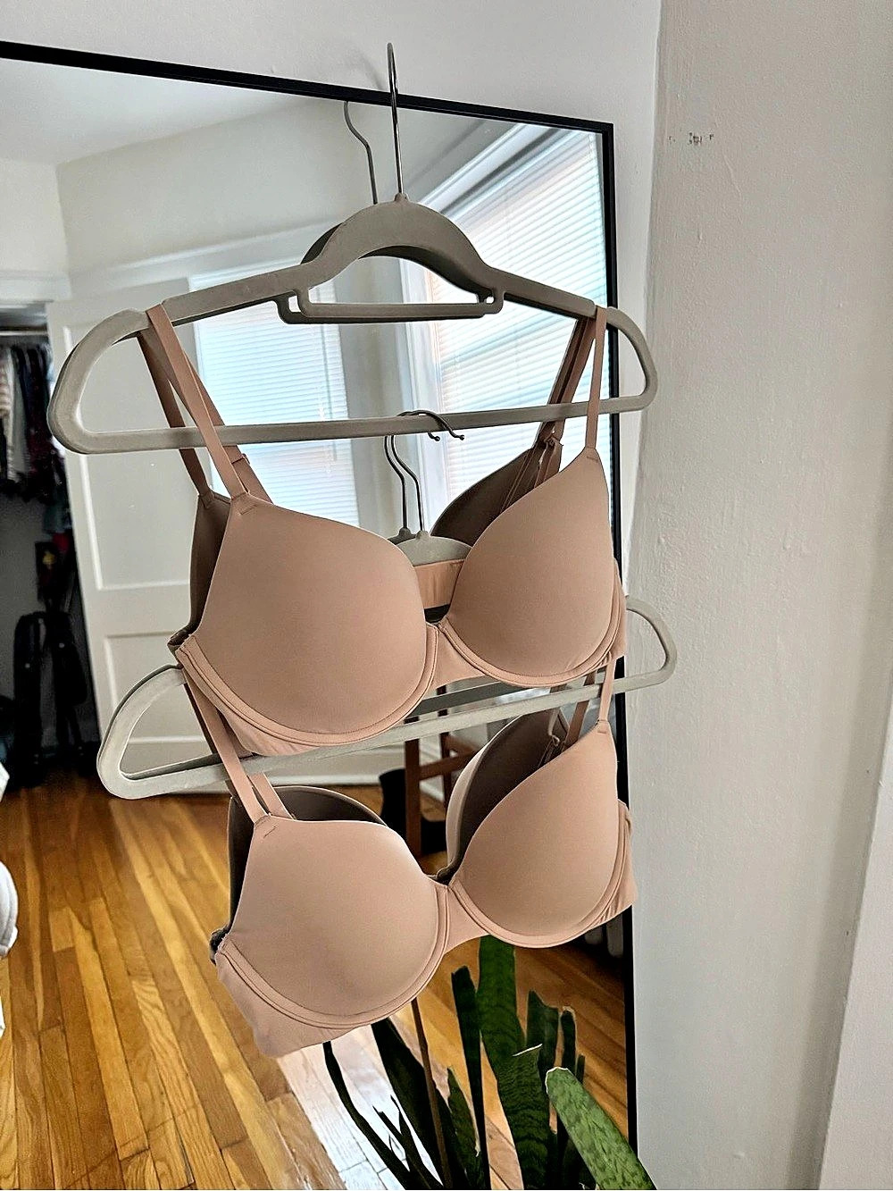 SKIMS Fits Everybody T-Shirt Bra Bras in Brown 36C Like New, set of 2